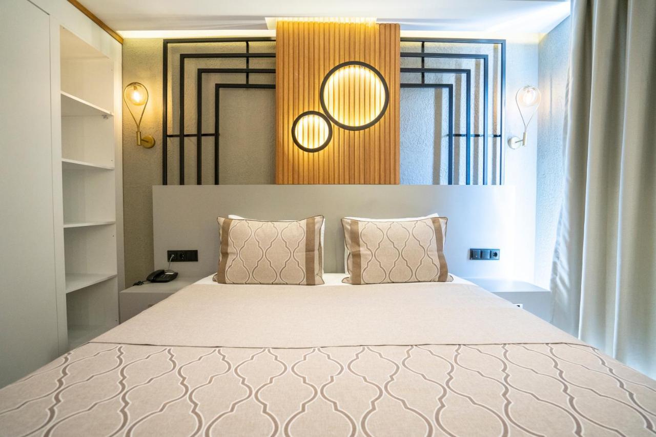 Otel & (adults Only) *