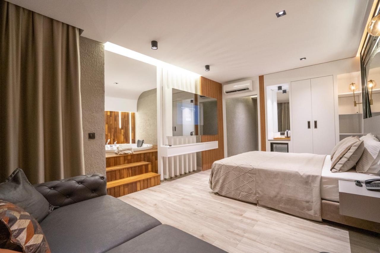 Otel & (adults Only) *